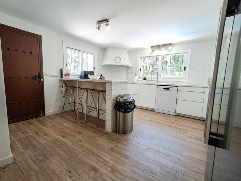 d4d3fd196ea65a92fcd9be1472a67cf8 - 11