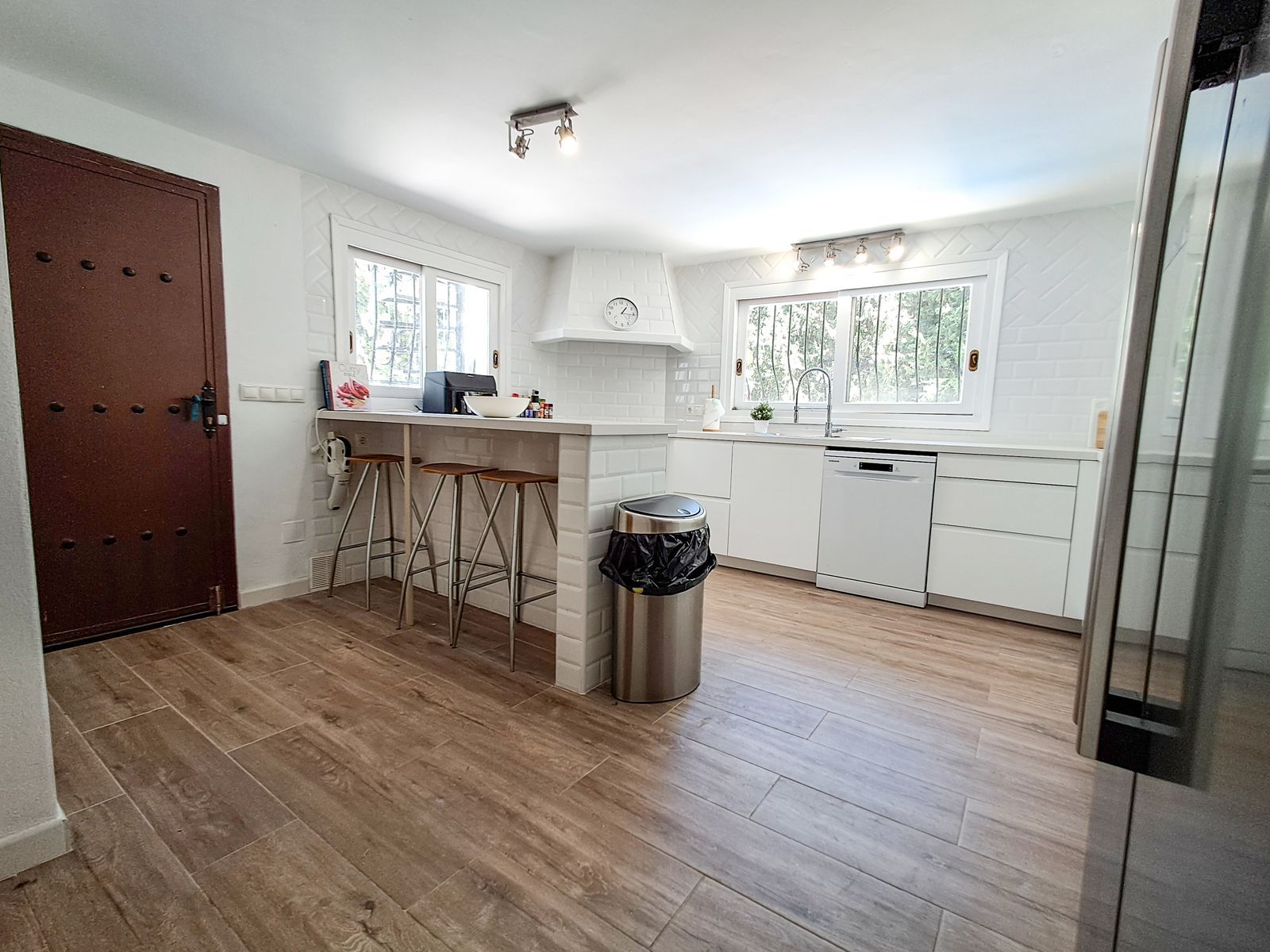 d4d3fd196ea65a92fcd9be1472a67cf8 - 11