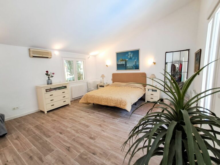 d4d3fd196ea65a92fcd9be1472a67cf8 - 14