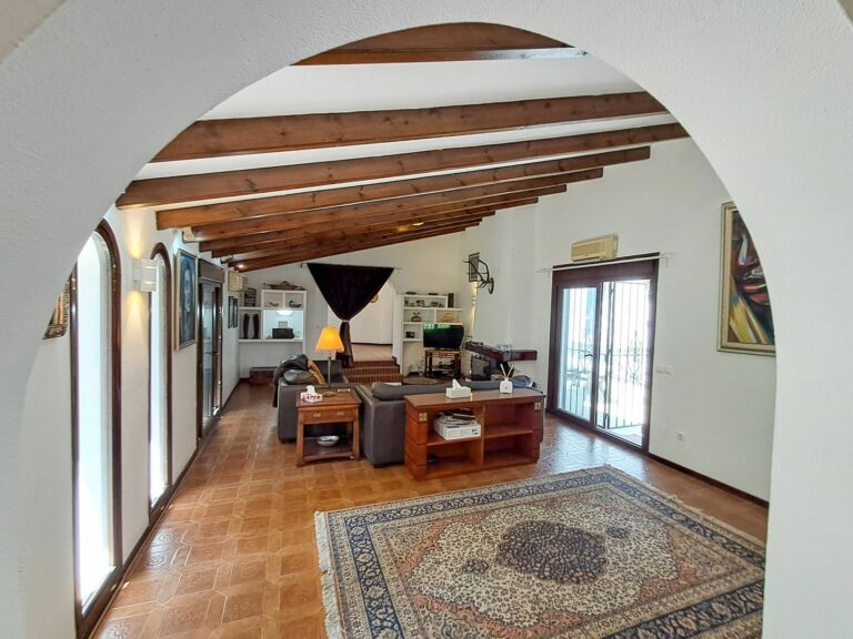 d4d3fd196ea65a92fcd9be1472a67cf8 - 8