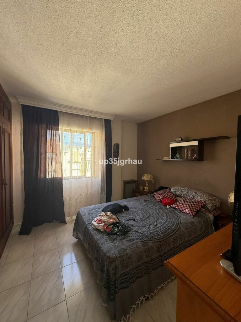 d6f9f527f3a2b74e1b0386fb3ef6884e - 12