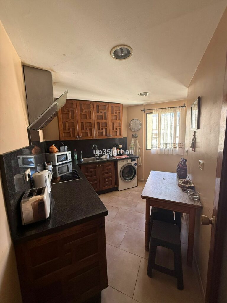 d6f9f527f3a2b74e1b0386fb3ef6884e - 6