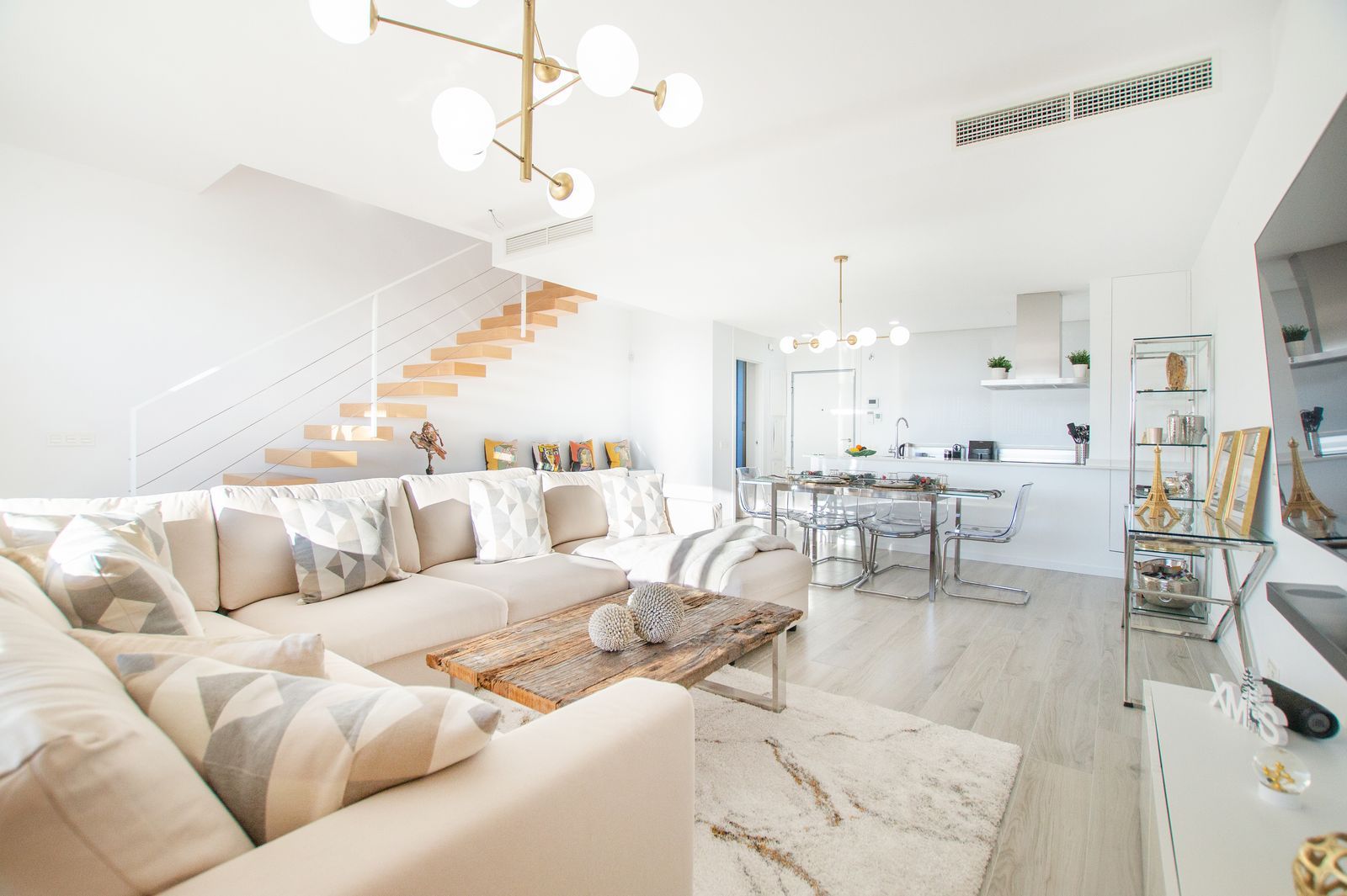 e41bd61629333a76440d8a6c7978c0a9 - 1