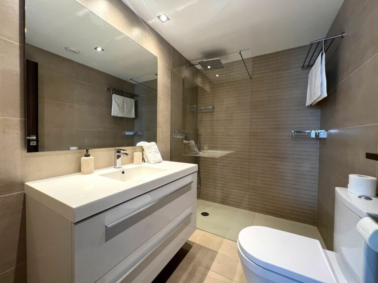 e4ecbf64e1b386066e3704fefaa5f004 - 10