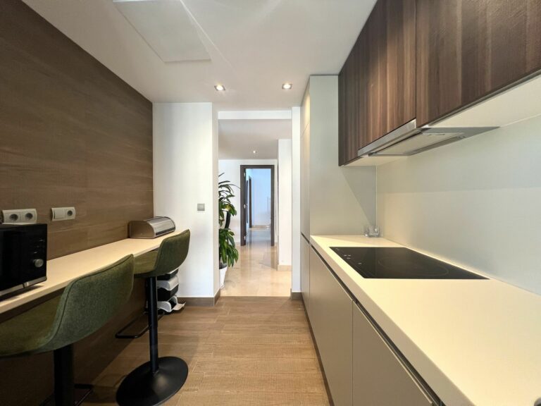 e4ecbf64e1b386066e3704fefaa5f004 - 13