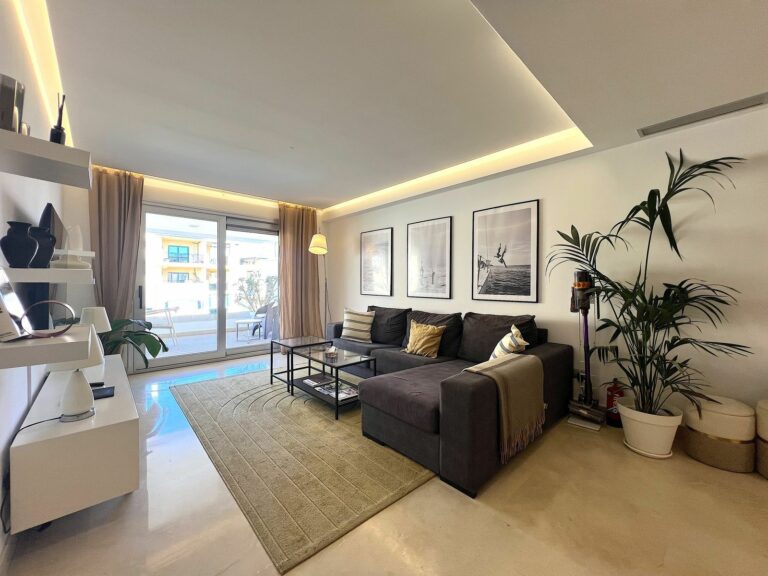 e4ecbf64e1b386066e3704fefaa5f004 - 3