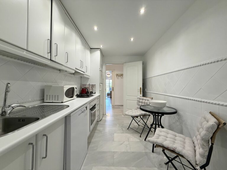 e6ed976541101d0af67ec2c2c940d439 - 12