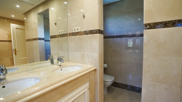 e6fd859f7a6aa9efc58f8d917f6902fd - 16