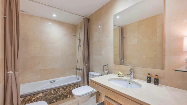 e993435d87de1f1af0139ddcd6b33c79 - 10