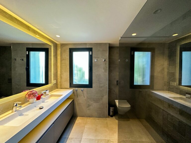 ea6b82e059f1c9f8e7a2e9f84a005933 - 16