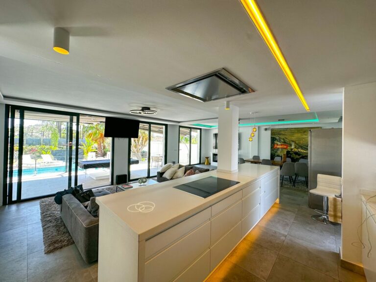 ea6b82e059f1c9f8e7a2e9f84a005933 - 8