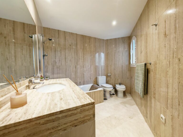 eb387d13a2ac06e3f0508c087221cdc2 - 16