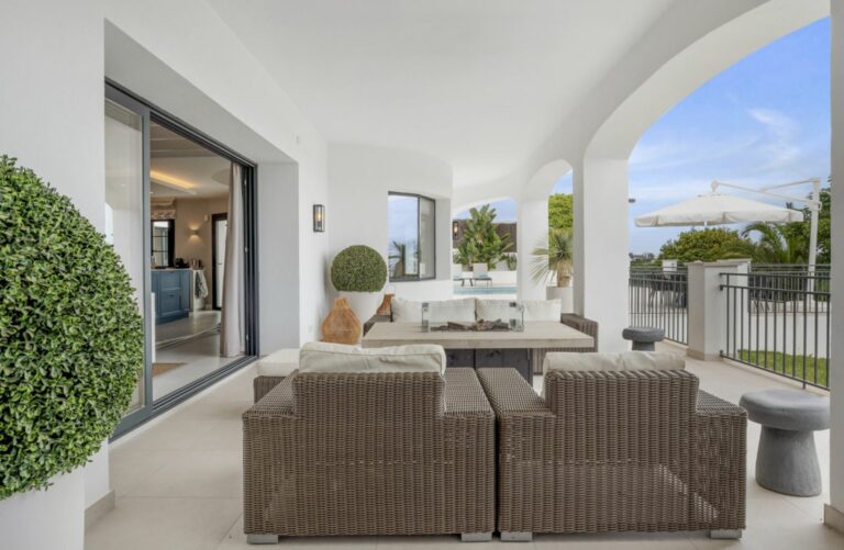 ebceead3cdfa6974a01543b393e16687 - 11