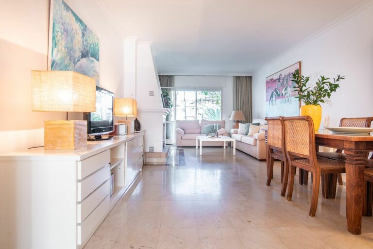 f0e08d8f46a2d7662d9f5c56ba28d9bf - 12