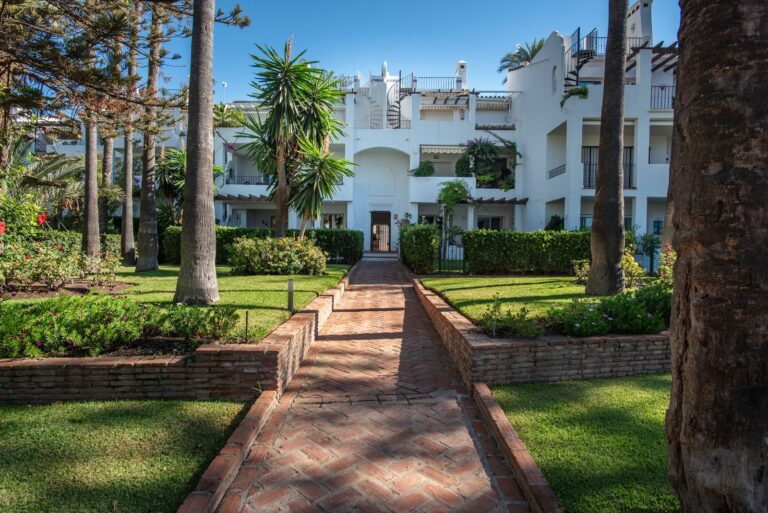 f0e08d8f46a2d7662d9f5c56ba28d9bf - 3