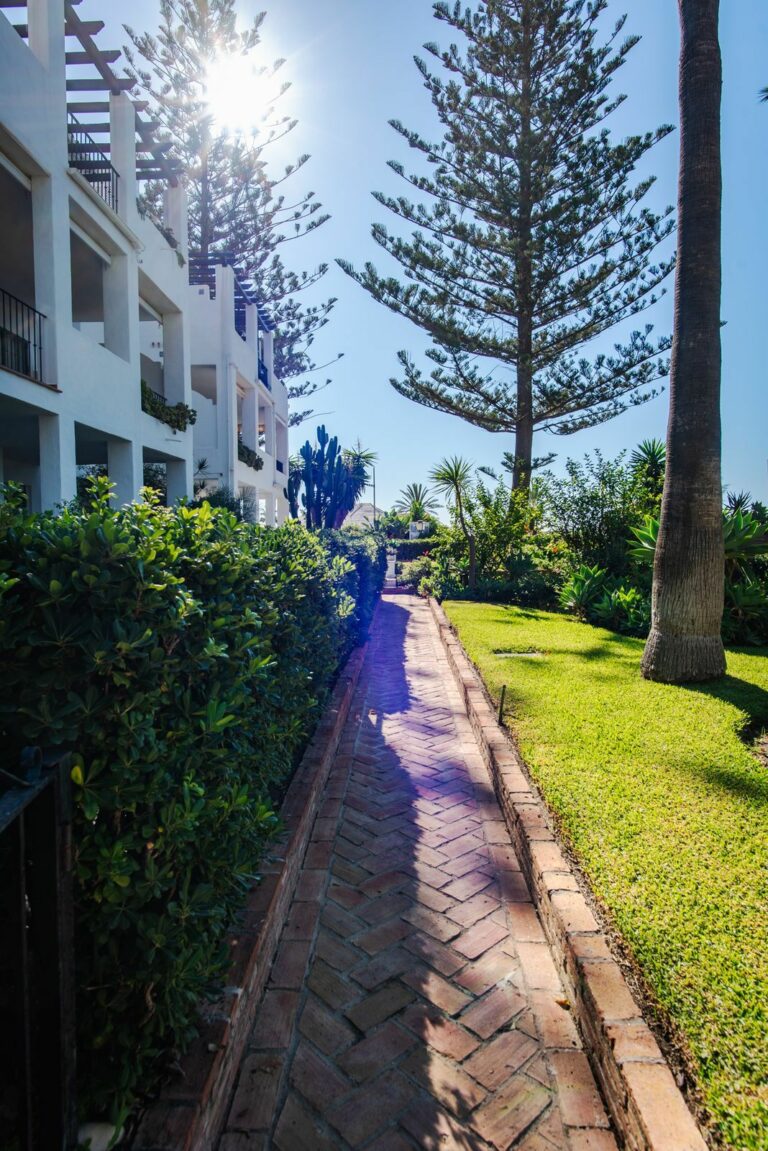 f0e08d8f46a2d7662d9f5c56ba28d9bf - 8