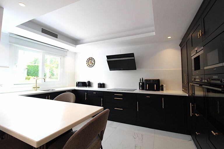 f5ffaf08e172e4f6fc944897ff4cba60 - 12