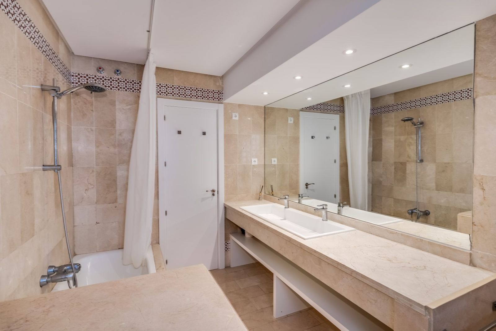 f8f672bdc7ea005928bf797614a4fd66 - 15