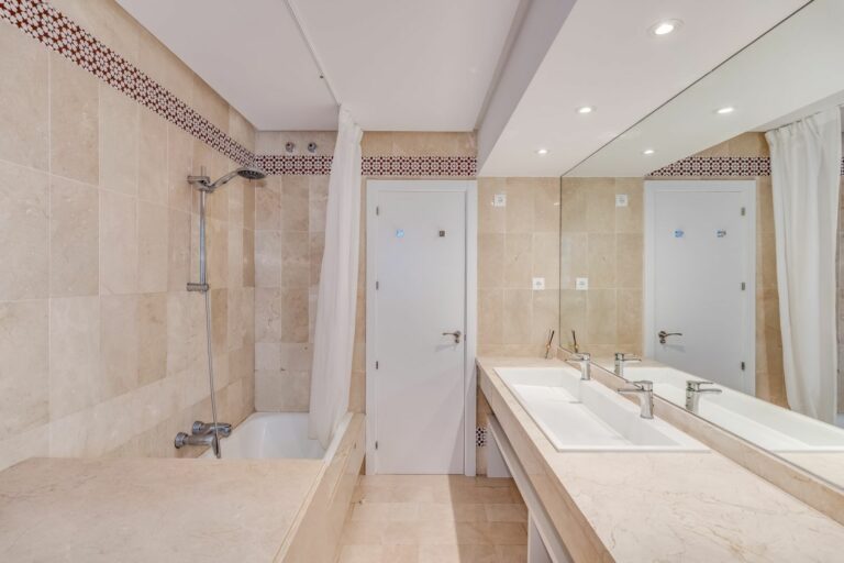 f8f672bdc7ea005928bf797614a4fd66 - 16