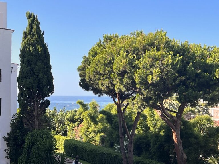 f8f672bdc7ea005928bf797614a4fd66 - 8