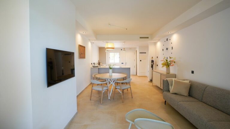 facf0e118ffbcbd964387674dd4c9da8 - 14