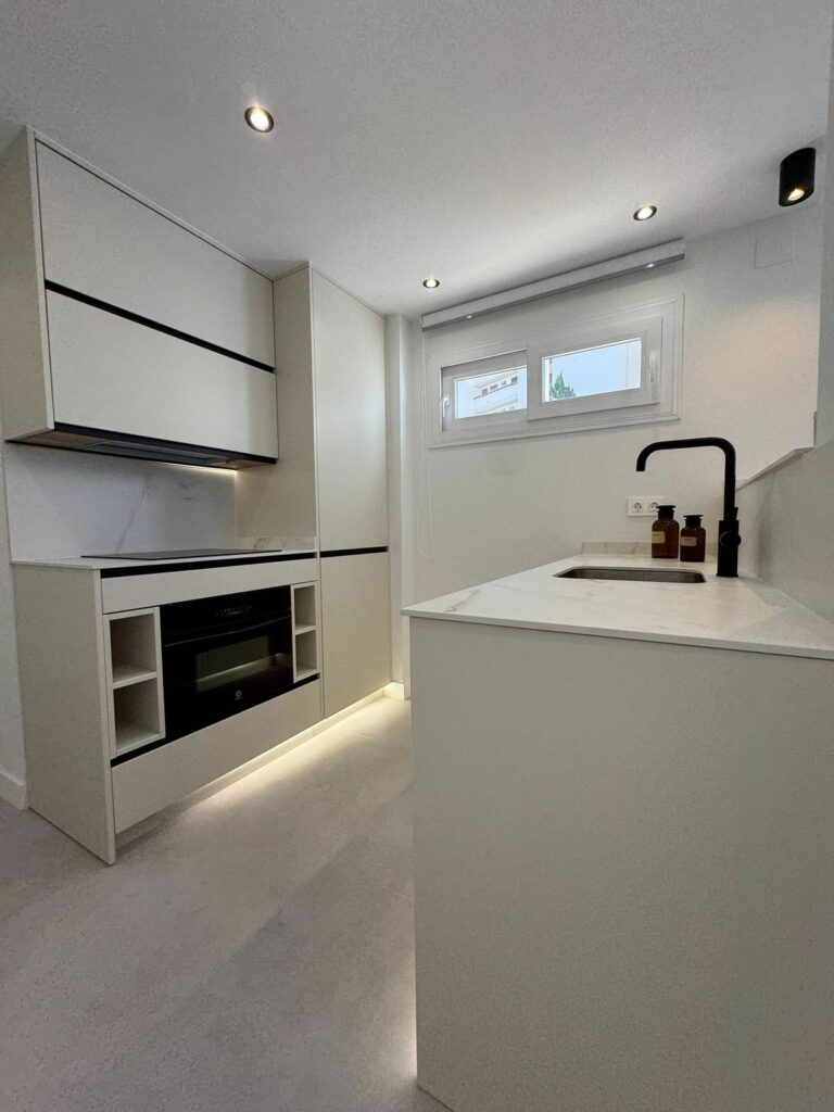 01d47d29a76360505ed6a3b4220be531 - 12