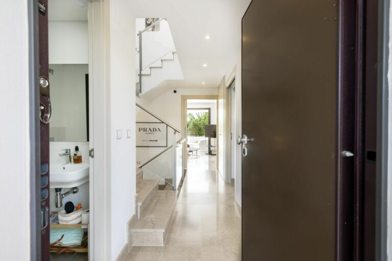 01e1a7d2509dd4b06fb78ab138fc5b36 - 12