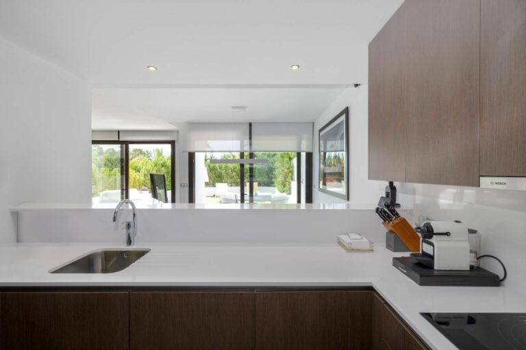 01e1a7d2509dd4b06fb78ab138fc5b36 - 13