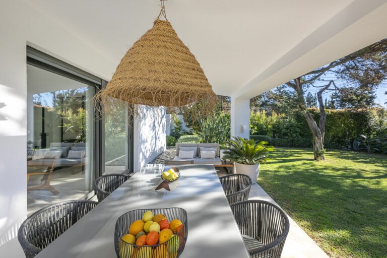 046bb08b454a99d21f83447e4590ef4b - 12