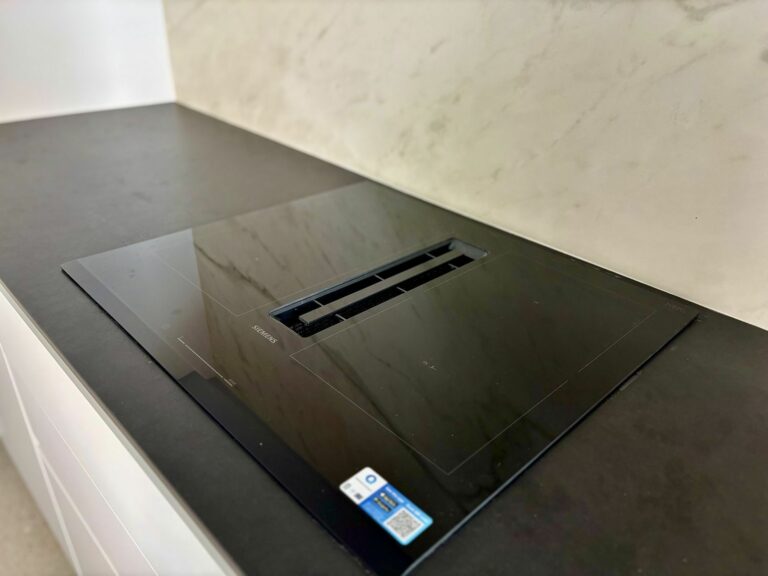 053050be8738256ef9d00e370064e256 - 11