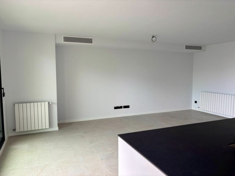 053050be8738256ef9d00e370064e256 - 12