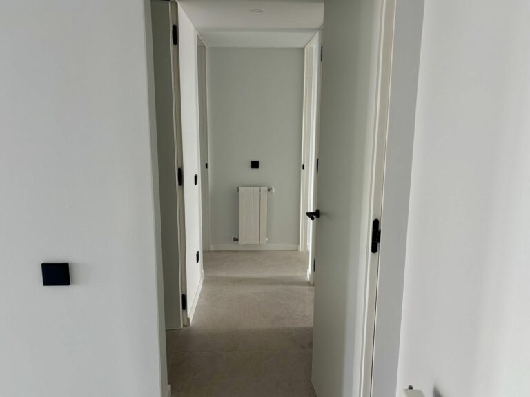 053050be8738256ef9d00e370064e256 - 14