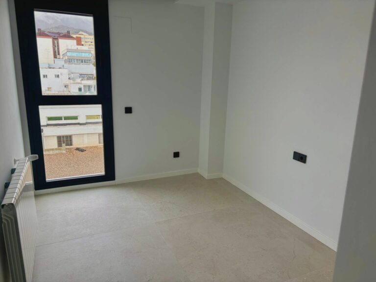 053050be8738256ef9d00e370064e256 - 16