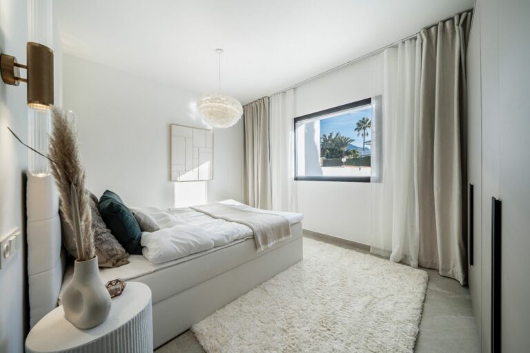 06b6452e47d7bc5d6a878525fccd2d07 - 16