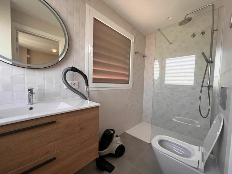 06fc92d0616bcd521bdb70af1bef491a - 15