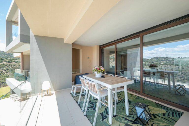 0731565ca28820065a3c70696523863a - 12