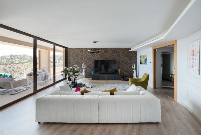 0731565ca28820065a3c70696523863a - 9