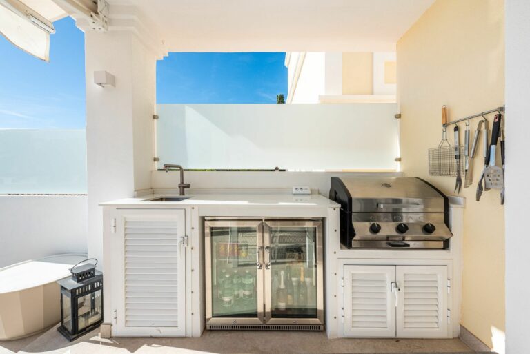 08b6d6ecea738fae3d2c541c98231b42 - 11