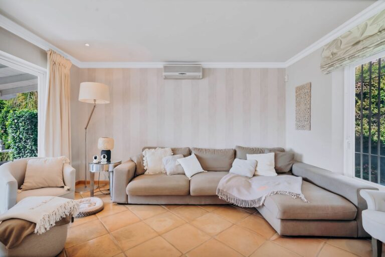 090586ac6a33167757fdd79080442d52 - 9