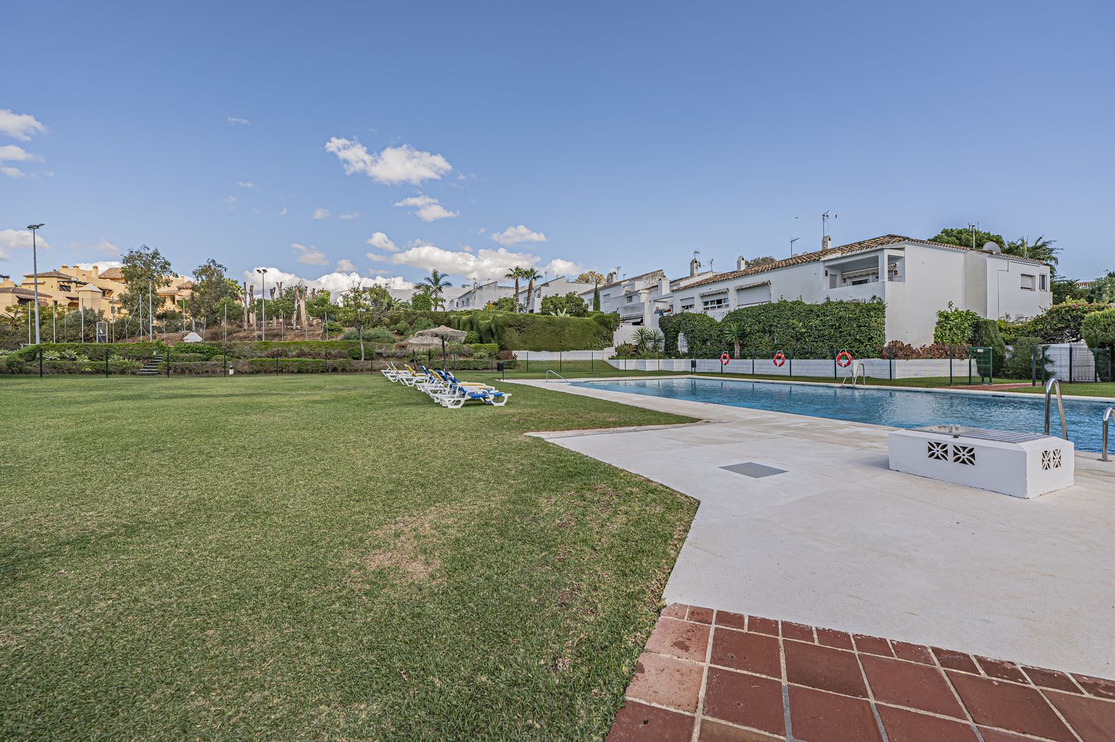 09ce668b5dadd292bc926dc2a94392bc - 16