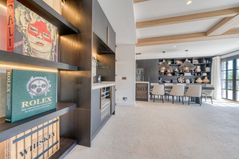 0c0bfcaa59ca870bb43b3ee7e6539d90 - 16