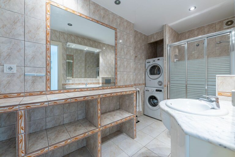 0d6454530a021805b937d7d4236645ac - 13