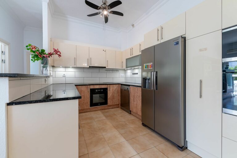 0d6454530a021805b937d7d4236645ac - 4