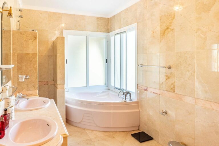 0f879dee5914c436bdf4f150762689aa - 12