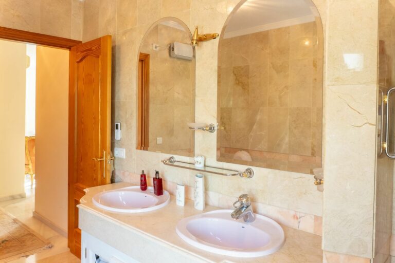 0f879dee5914c436bdf4f150762689aa - 13