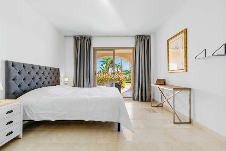 0f8d20044327e3750ec7345ae990176b - 4