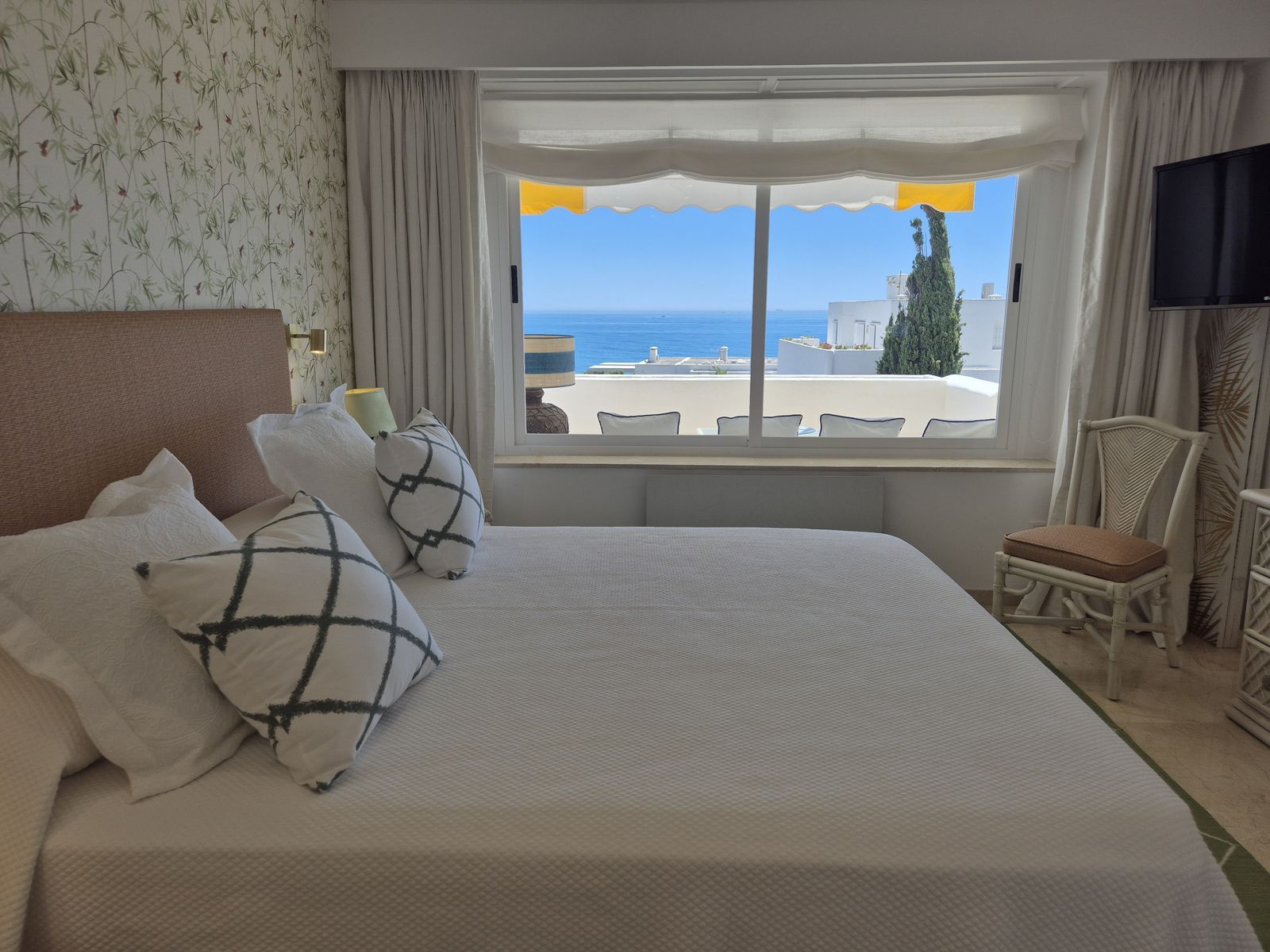 0fe2e78a1b57ee8556f66ca92d93f237 - 14