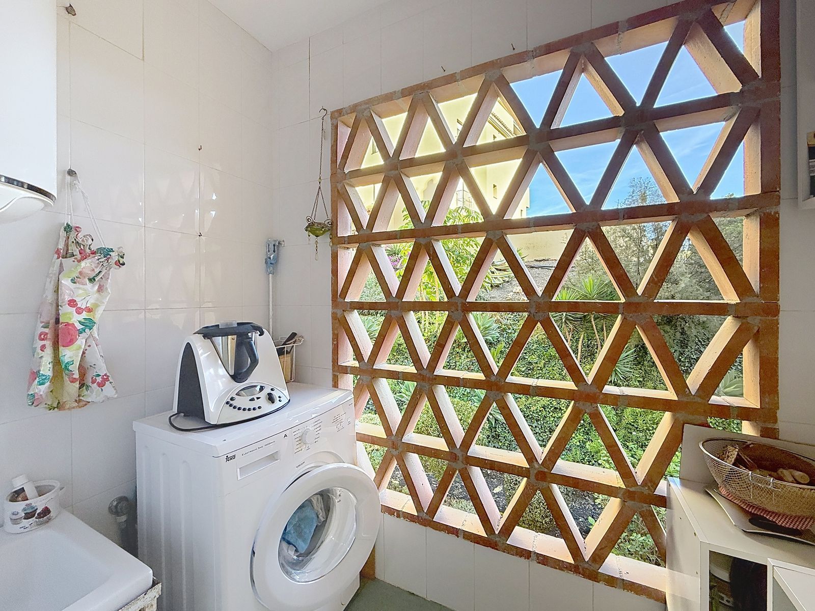 11c7d5be19872a4207c778ac068afc7e - 16