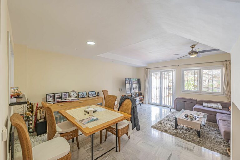 11e8a81285fc1cf145626fe939cb7066 - 1