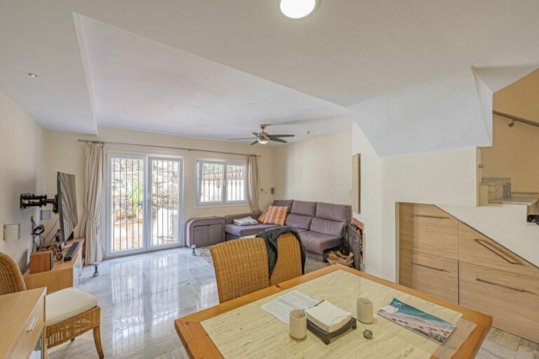 11e8a81285fc1cf145626fe939cb7066 - 7